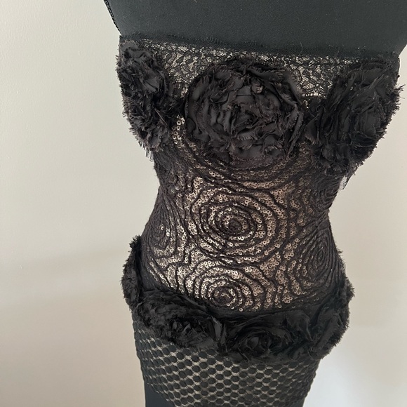 Dress made by designer MARC BOUWER HYBRID - Picture 6 of 17